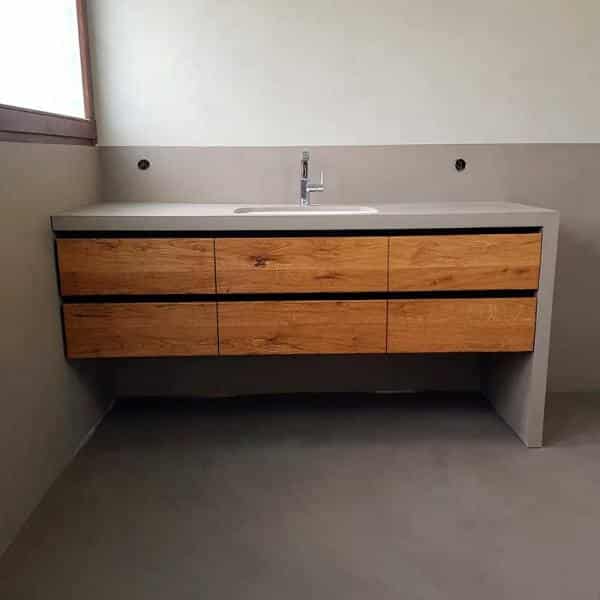 aplicación microcemento en baño y mueble de obra