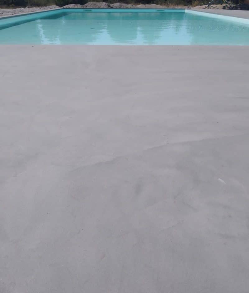 Microcemento gris piscina exteriores