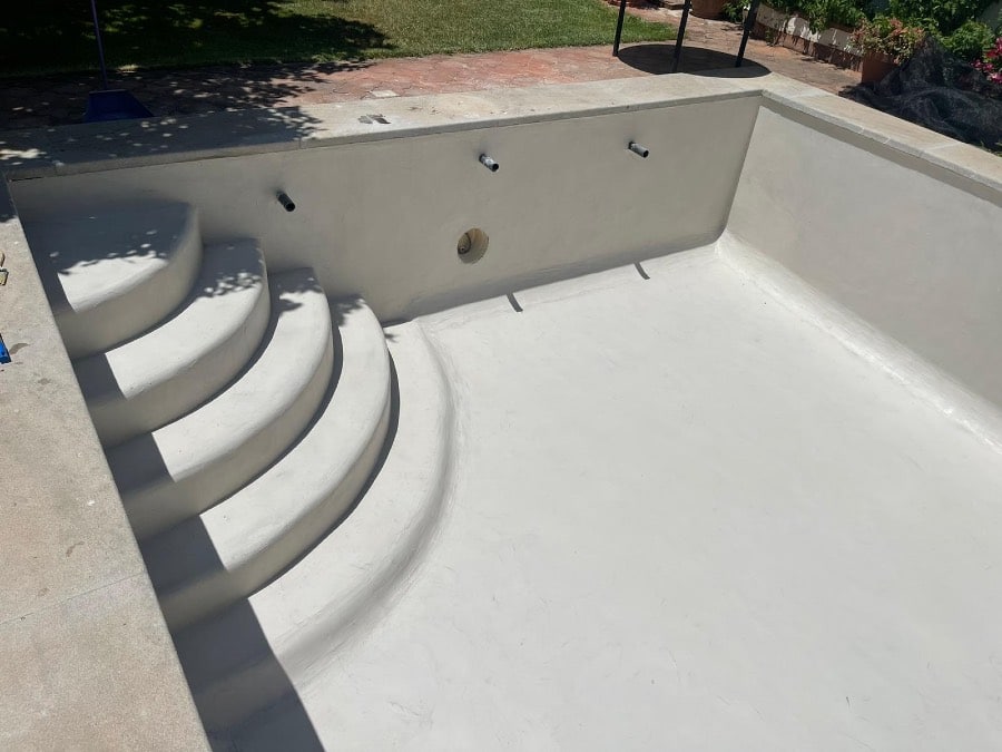 Microcemento piscina escaleras