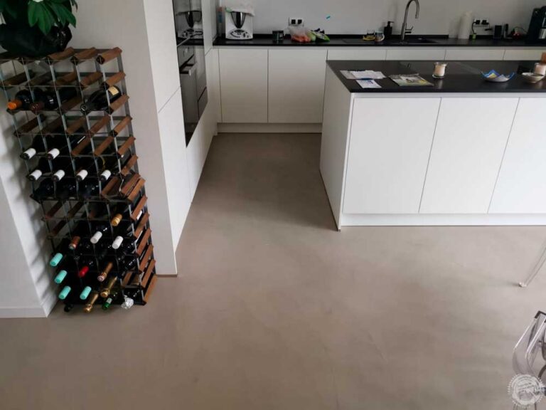 Microcemento marron en cocina