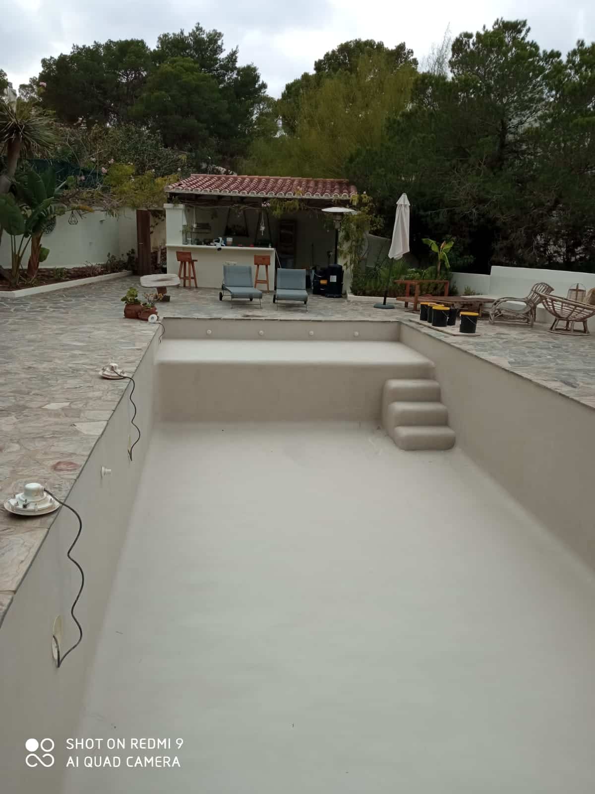 Microcemento beige en piscina