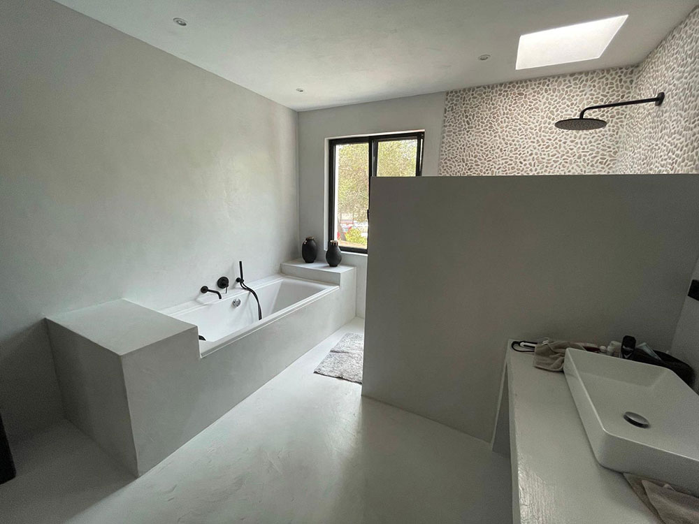 baño-marron-grisaceo