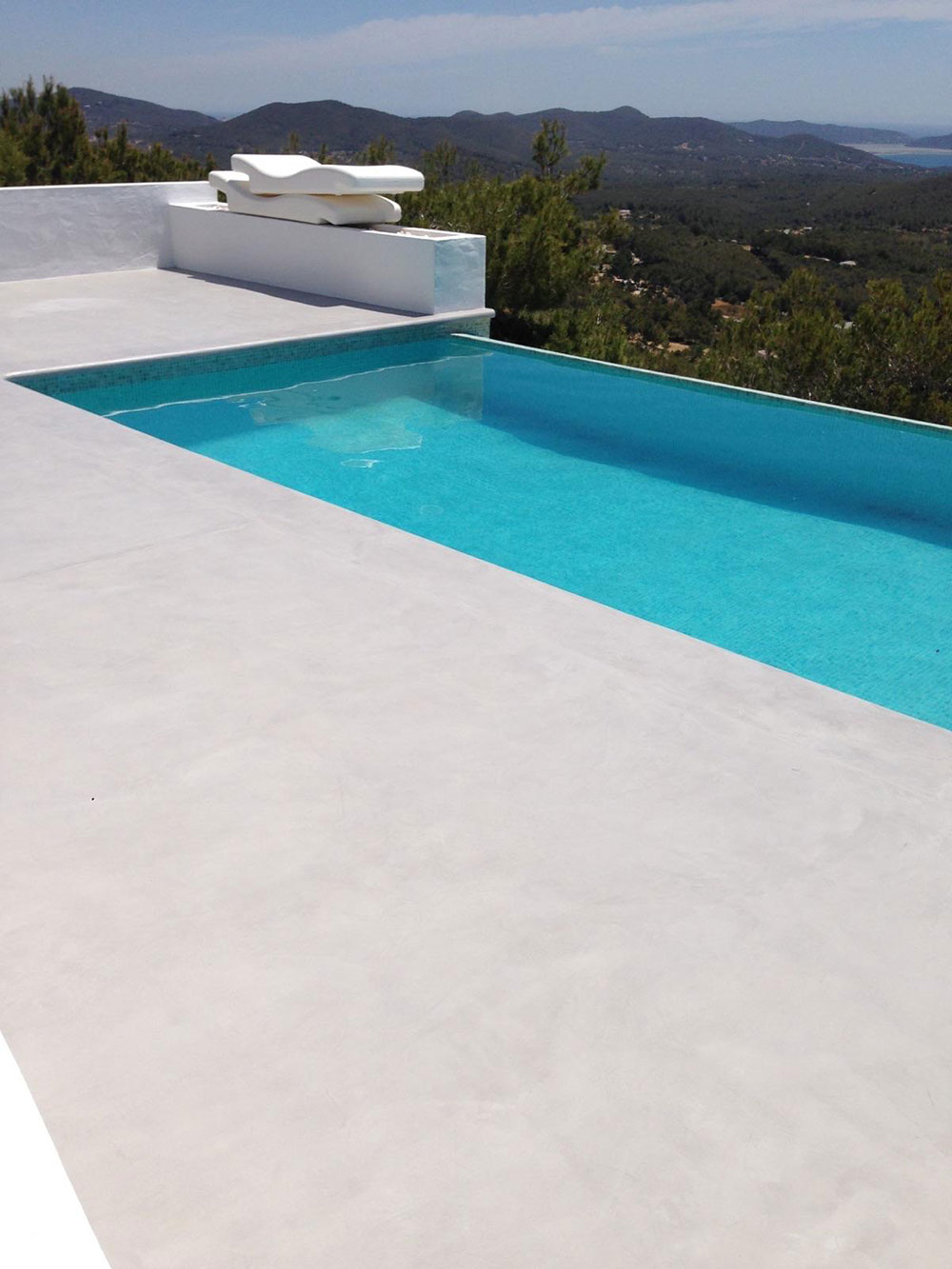 Microcemento Piscinas. Todo lo que hay que saber. 4 piscina-y-exteriores-de-microcemento-arena