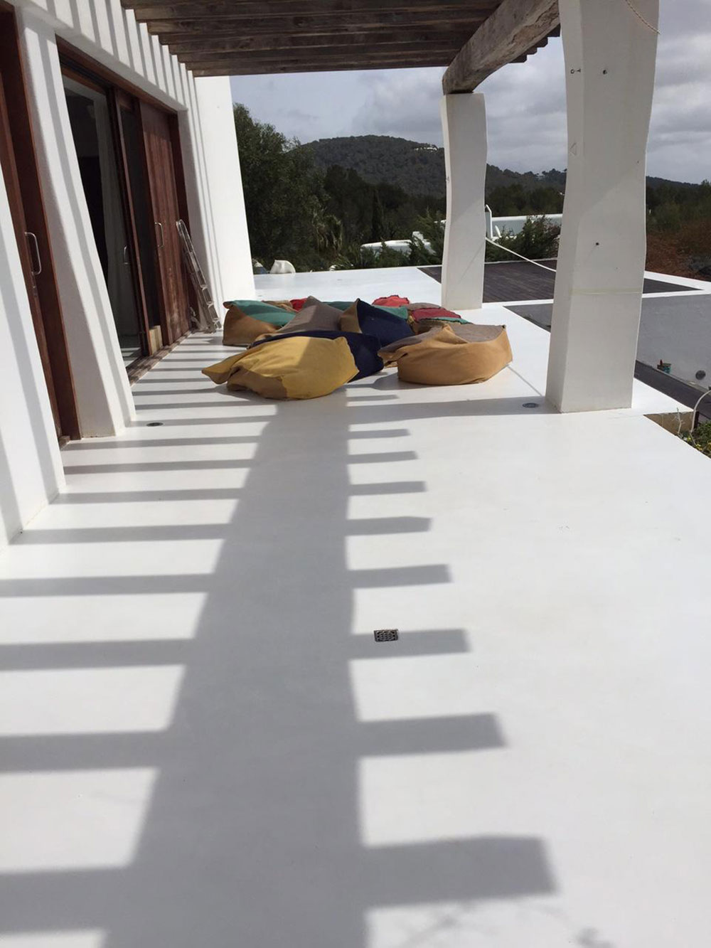 terraza en Tenerife color blanco roto
