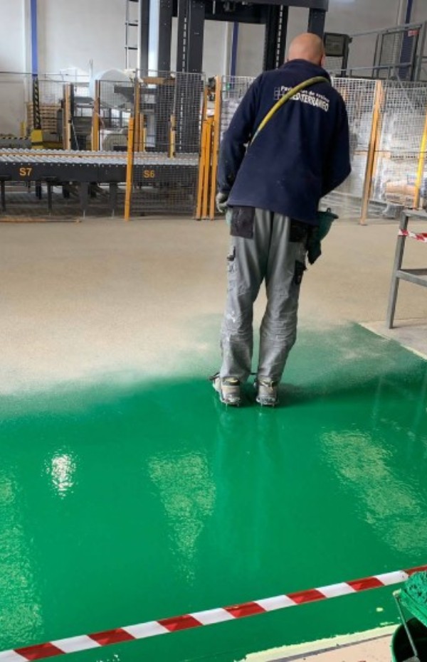 espolvoreado de arido resinas epoxi sanitarias C3